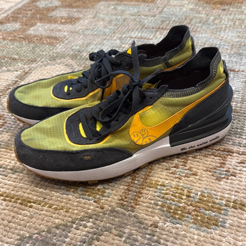 Nike Men's Black and Yellow Sneakers